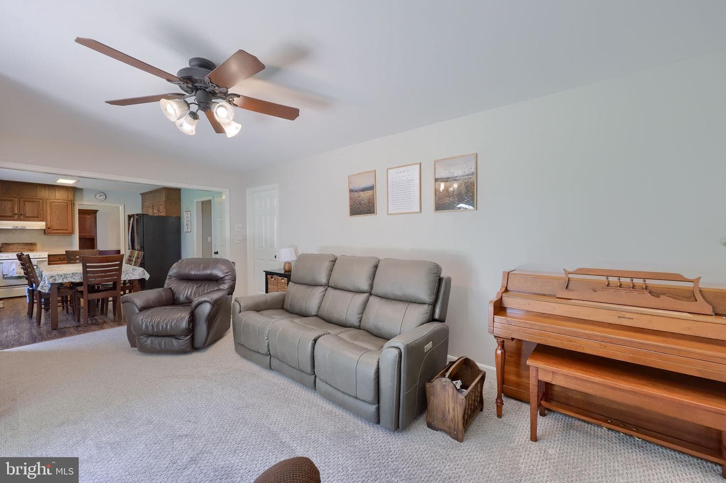 219 Tobacco Road photo 24