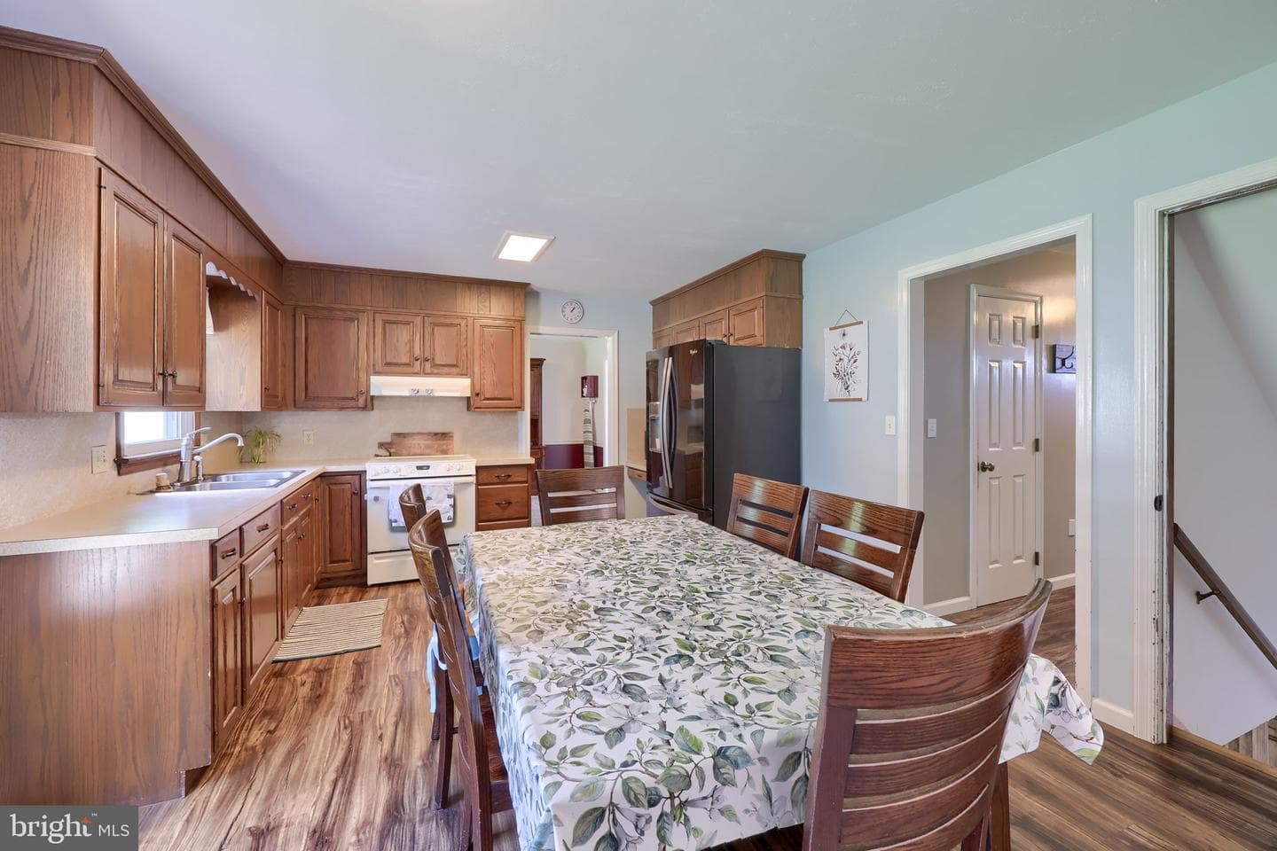 219 Tobacco Road photo 4