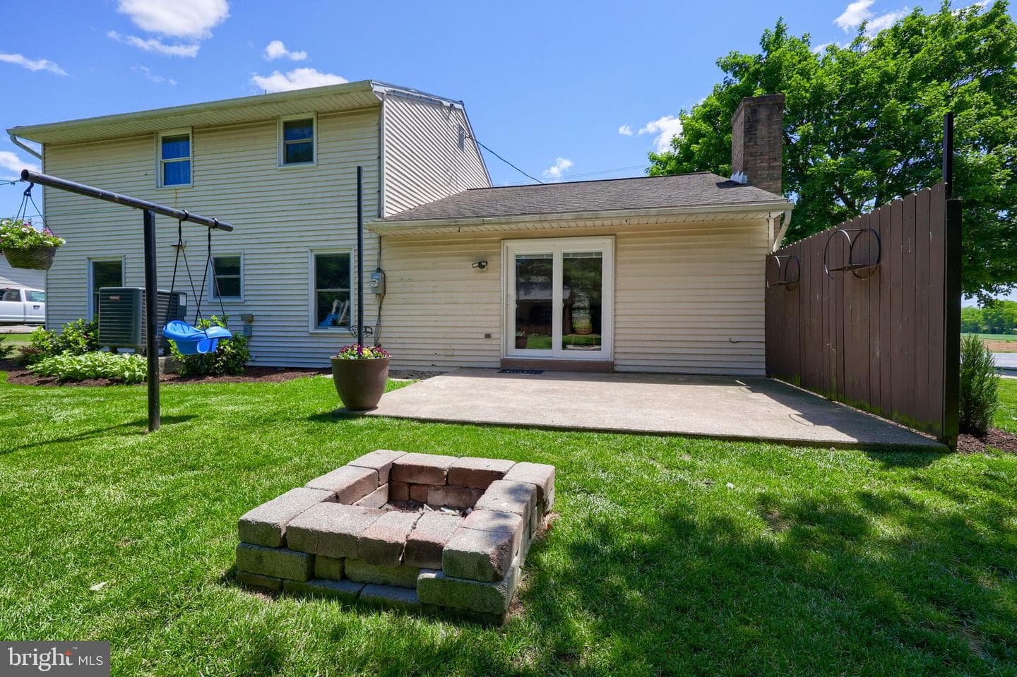 219 Tobacco Road photo 46