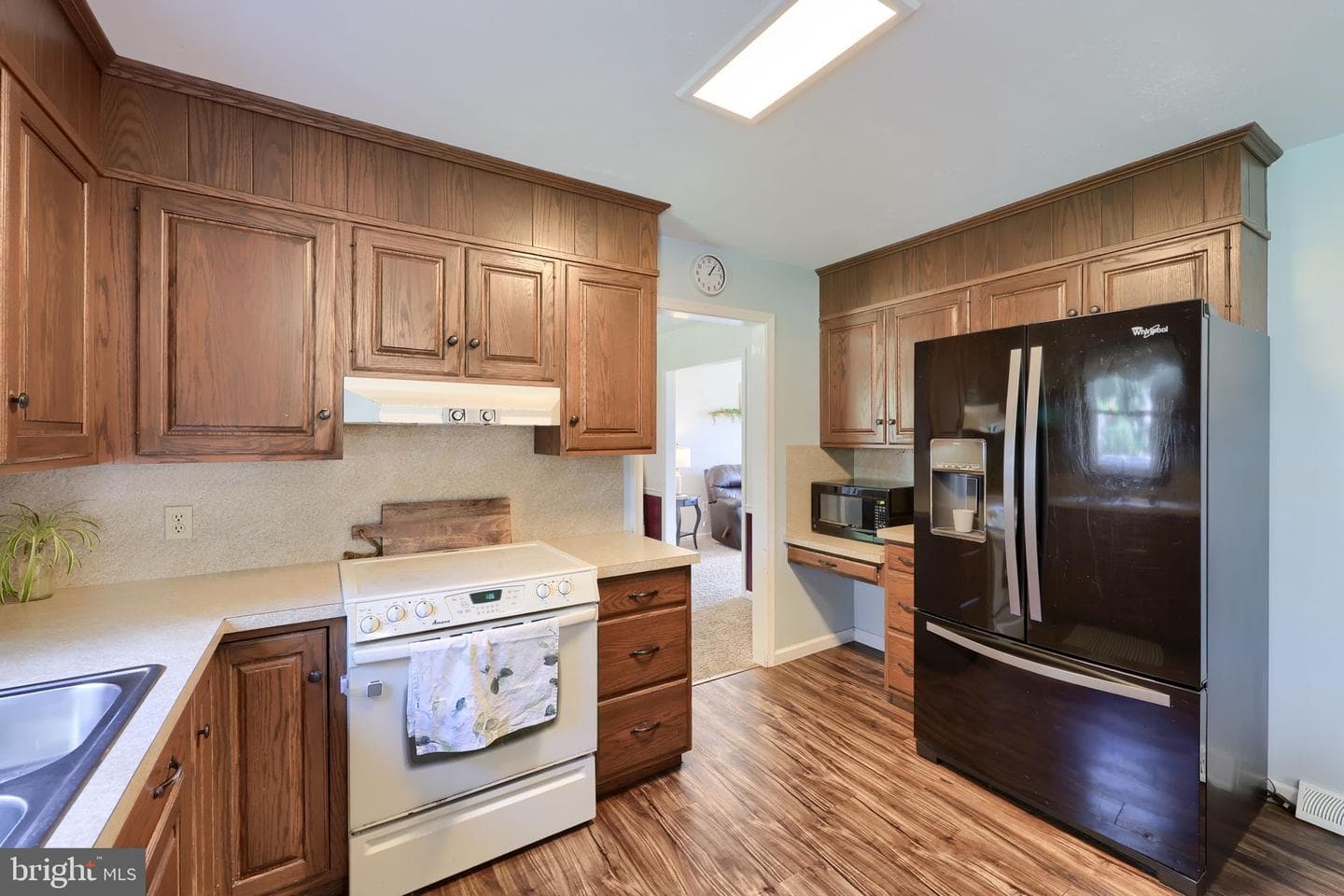 219 Tobacco Road photo 9