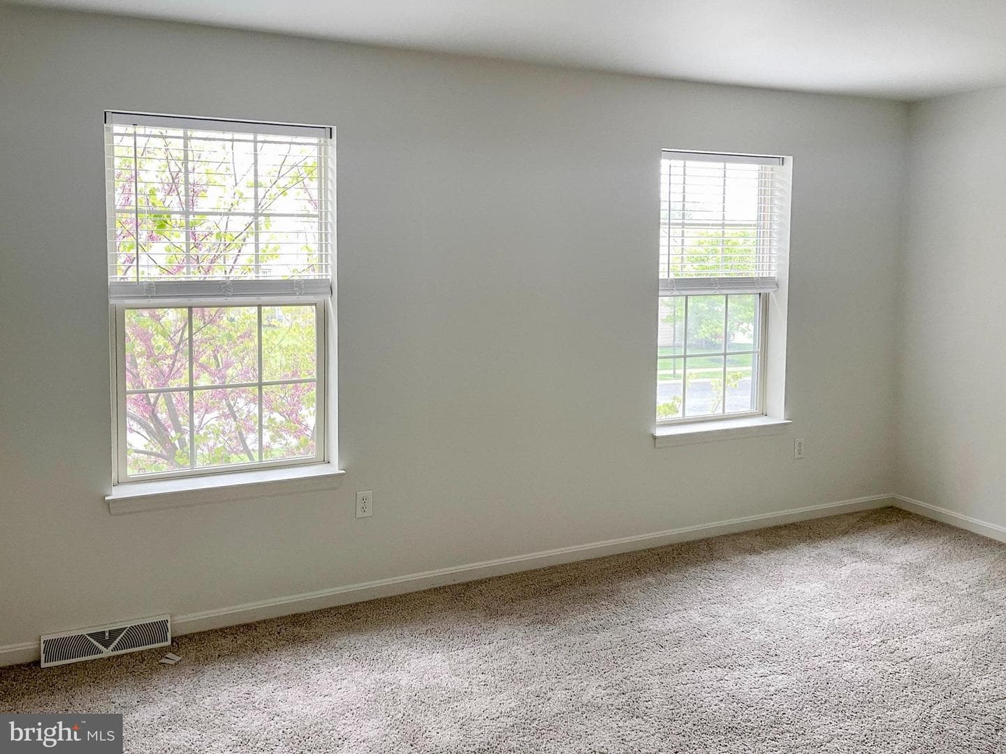 1889 Shady Oak Drive photo 12