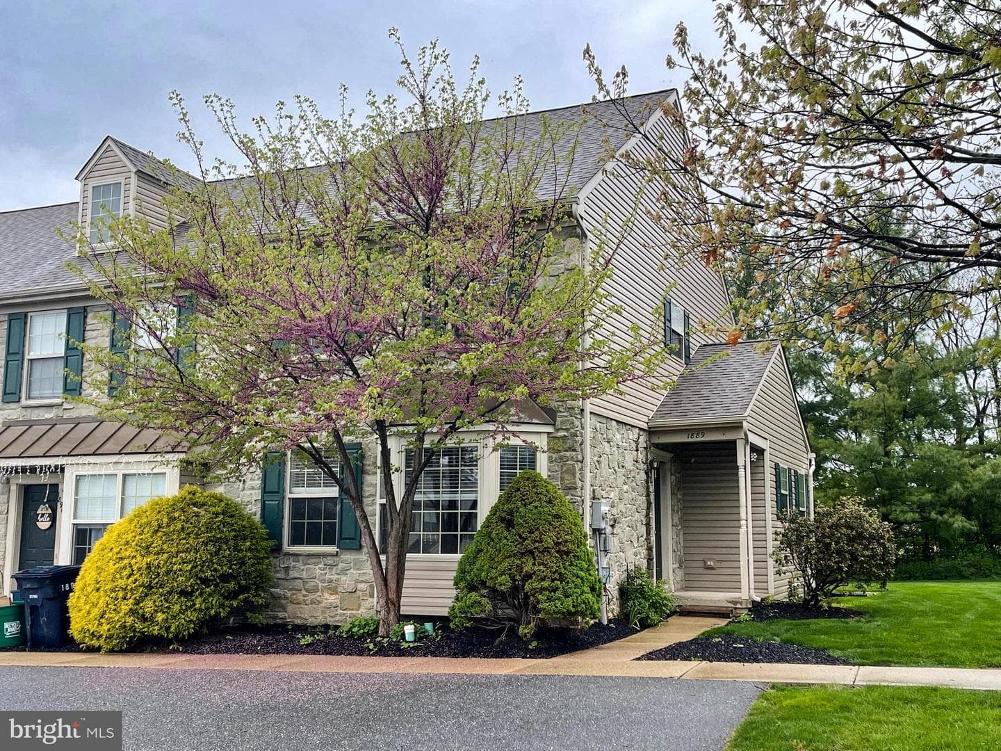 1889 Shady Oak Drive photo 3