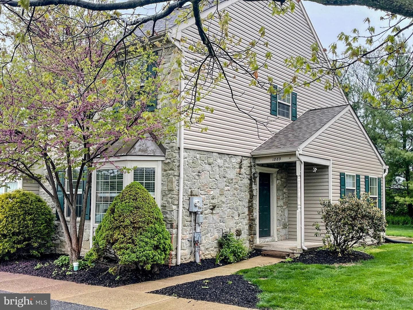 1889 Shady Oak Drive photo 4