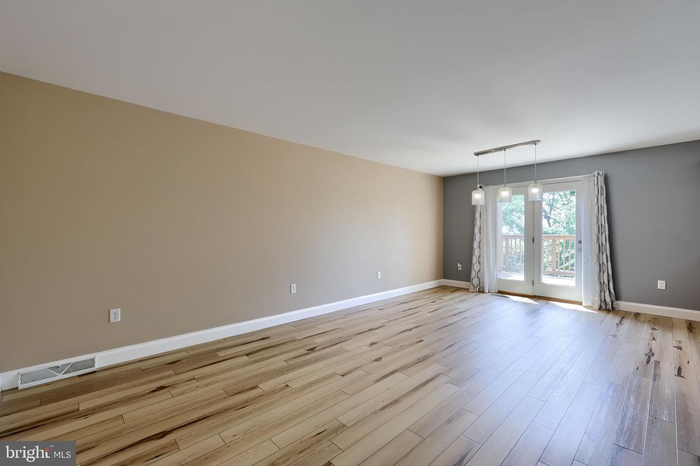 216 Eagle Drive photo 3