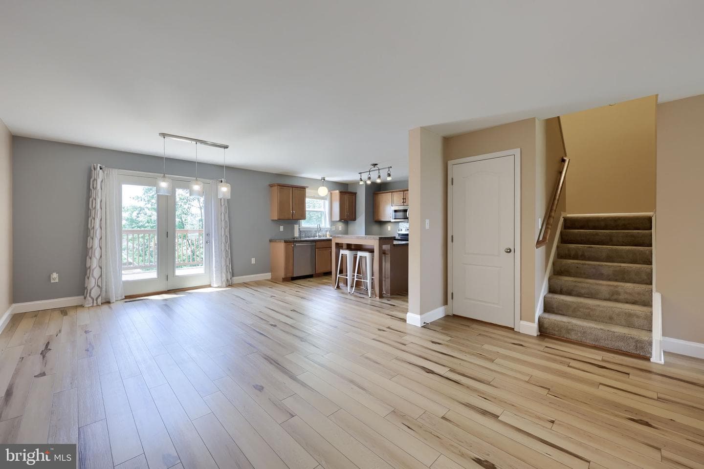 216 Eagle Drive photo 4