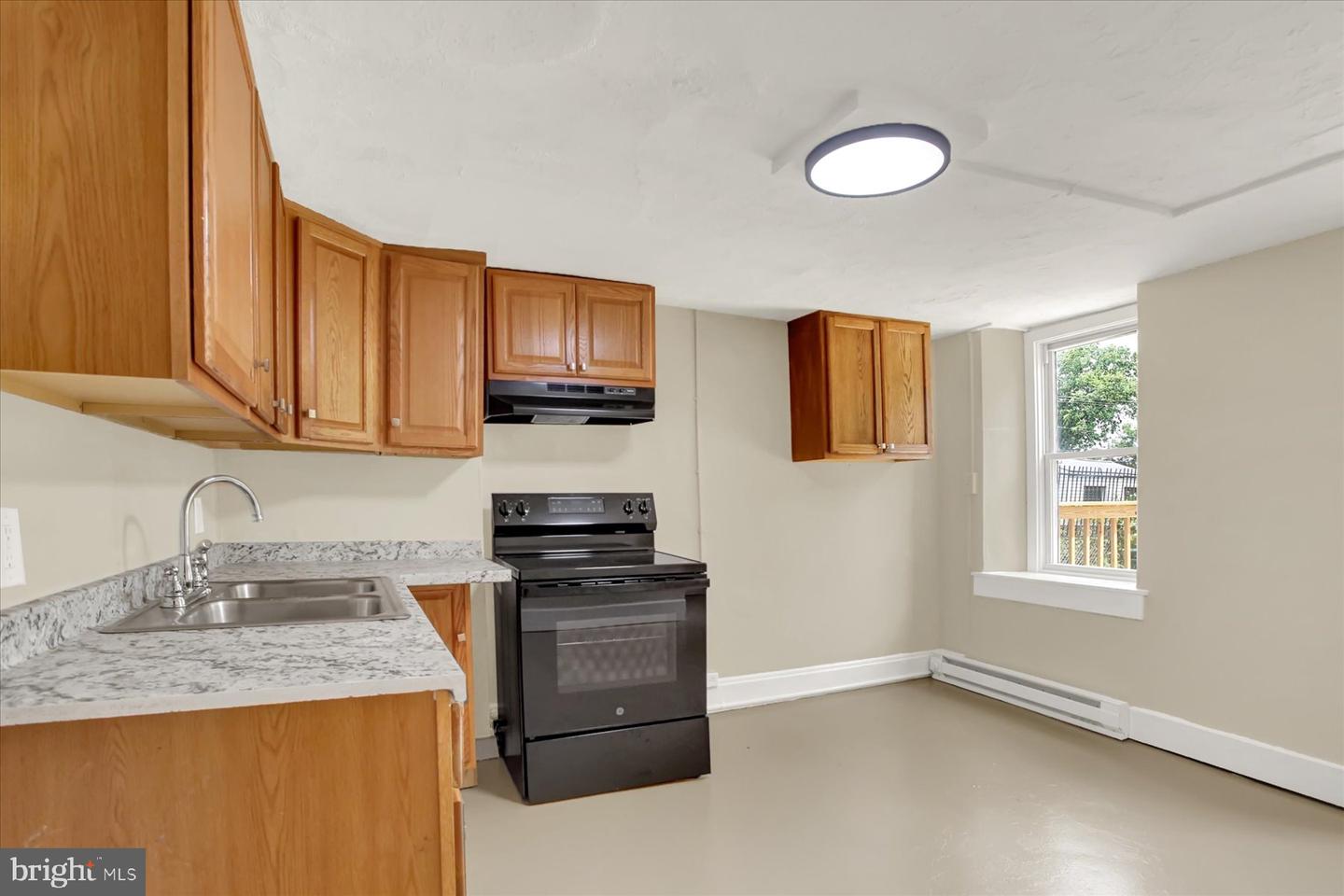 637 S Franklin Street photo 12