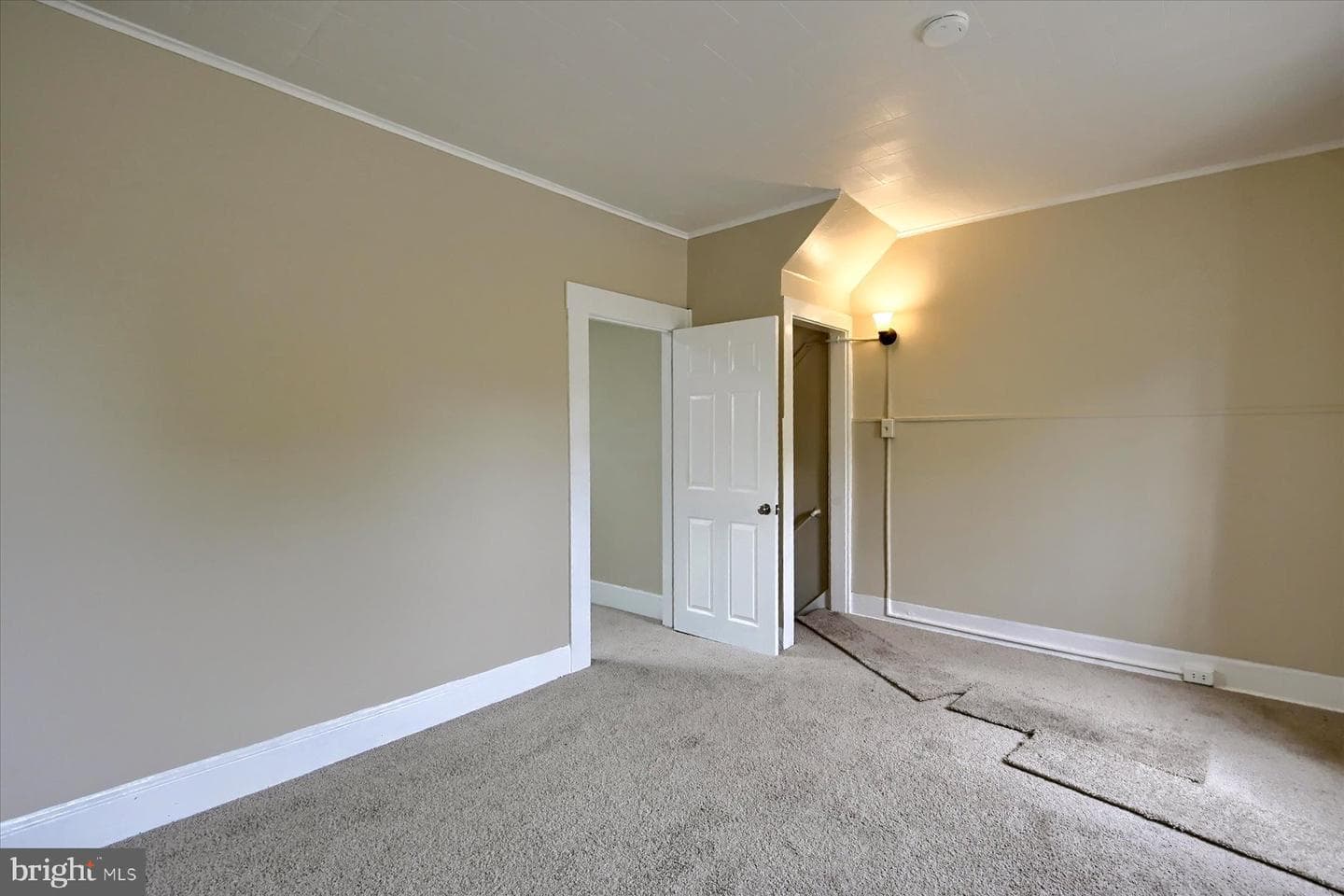 637 S Franklin Street photo 5