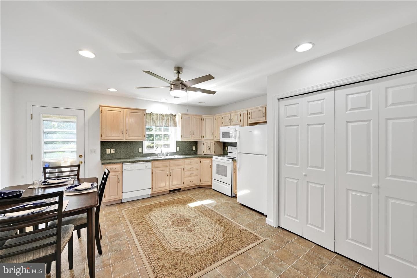 323 Hill Street photo 14