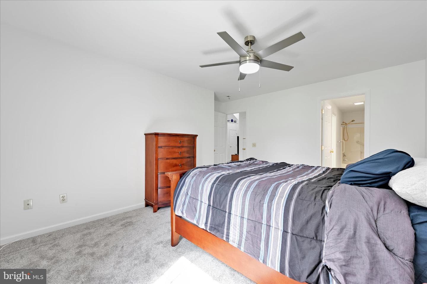 323 Hill Street photo 21