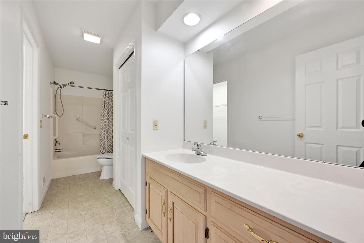 323 Hill Street photo 22