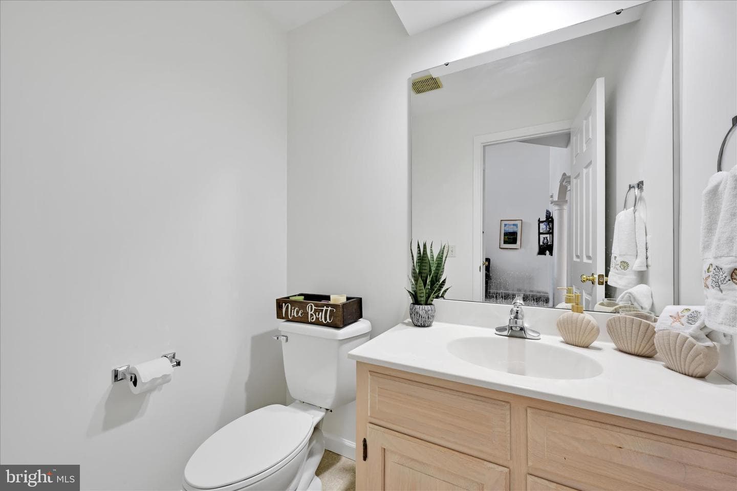 323 Hill Street photo 23