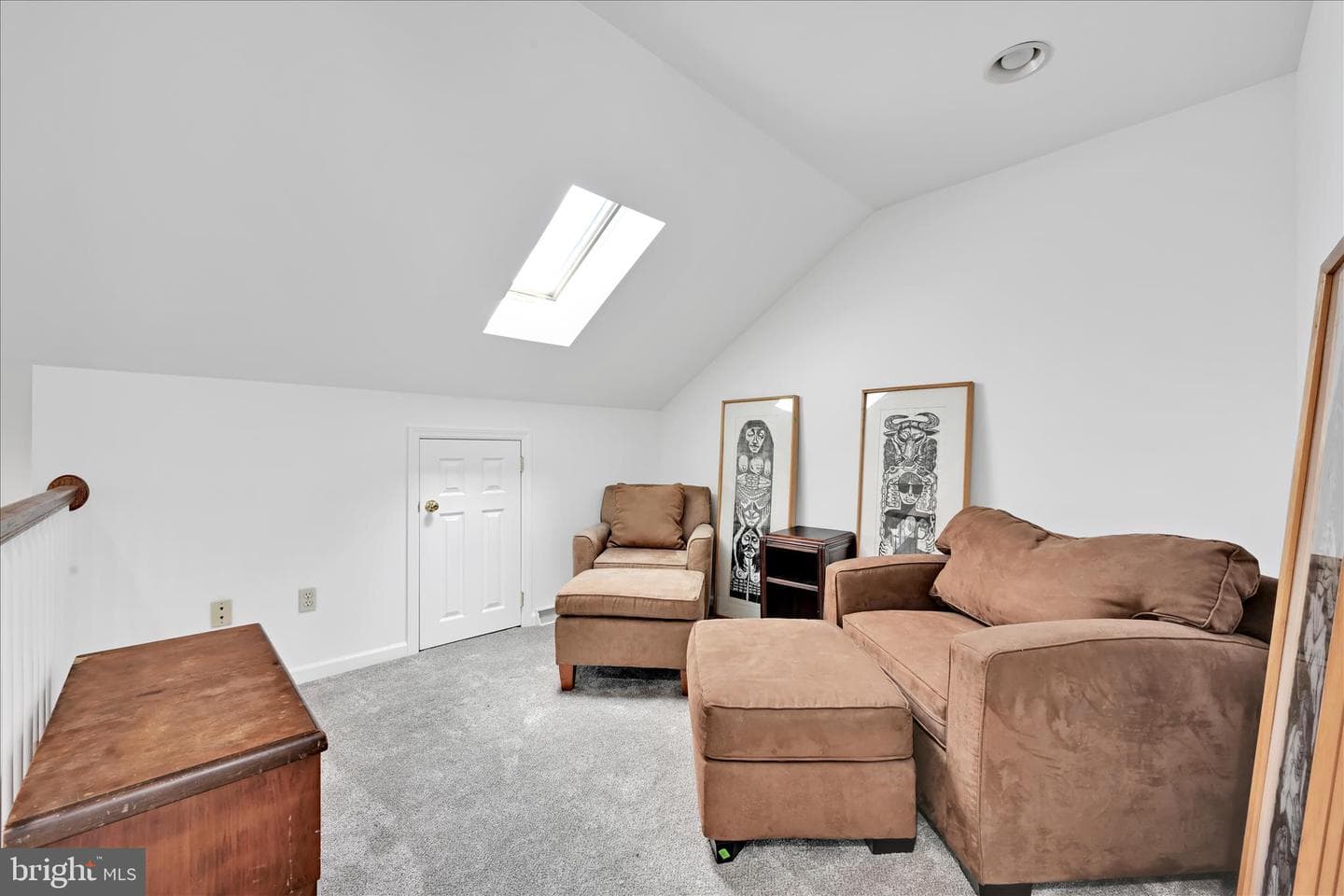 323 Hill Street photo 26