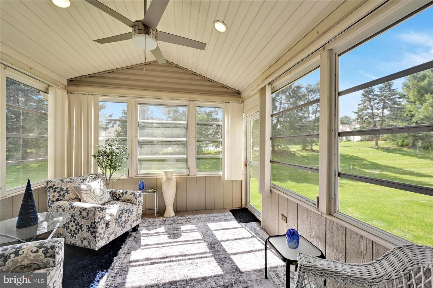 323 Hill Street photo 27
