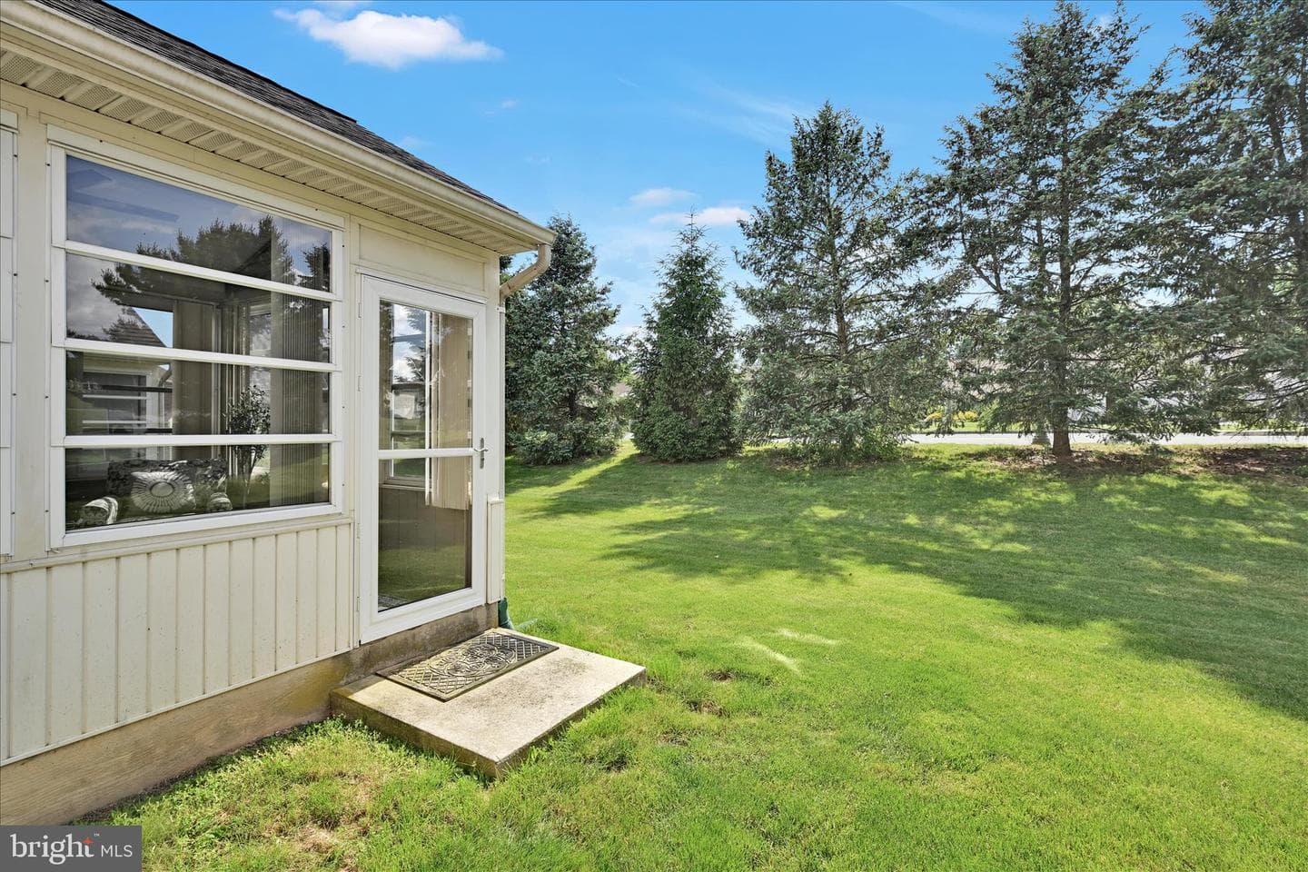 323 Hill Street photo 29
