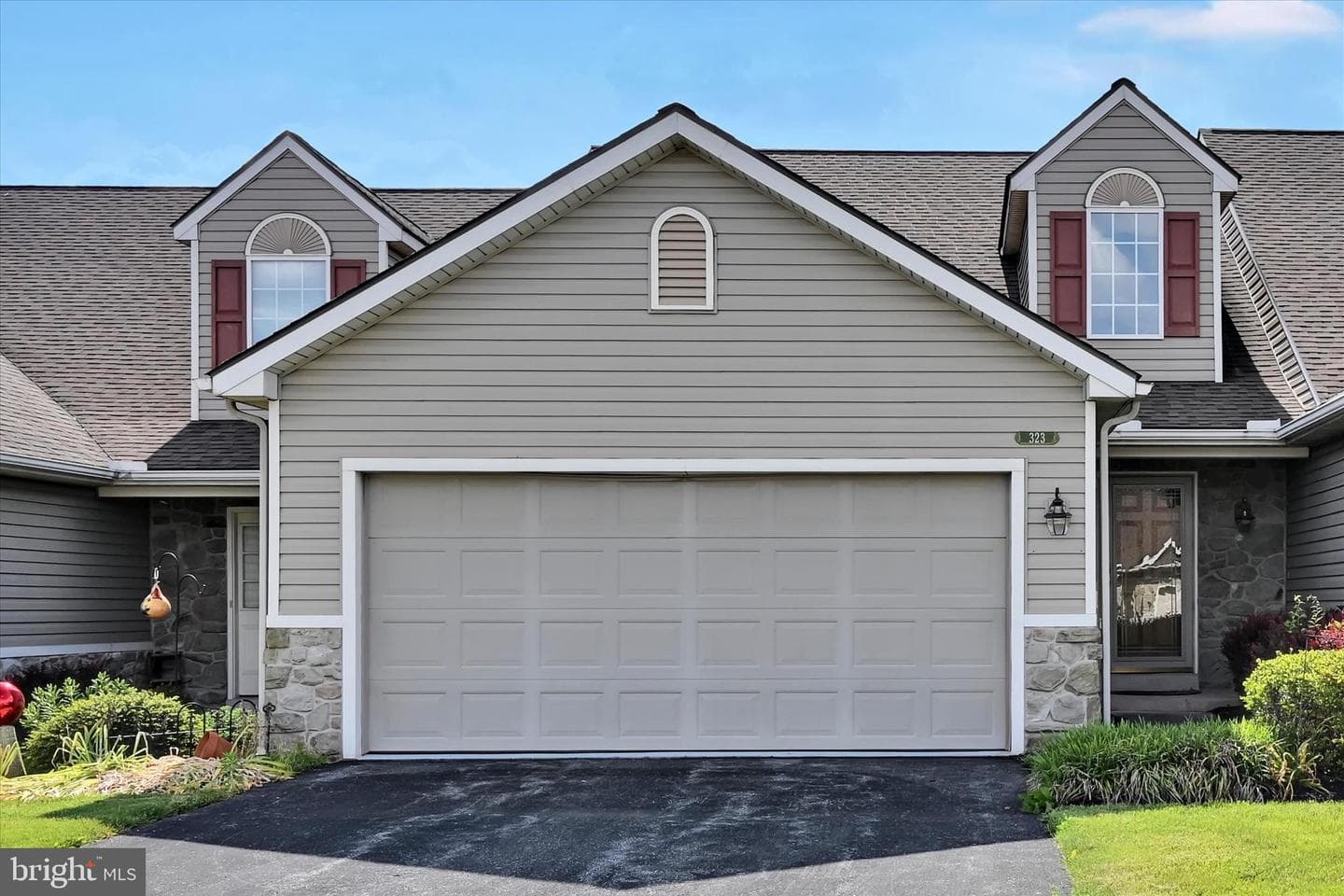 323 Hill Street photo 4