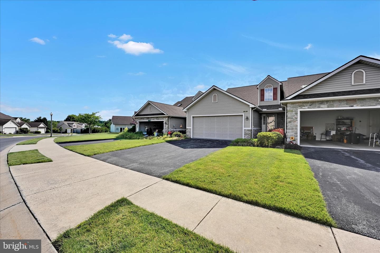 323 Hill Street photo 6