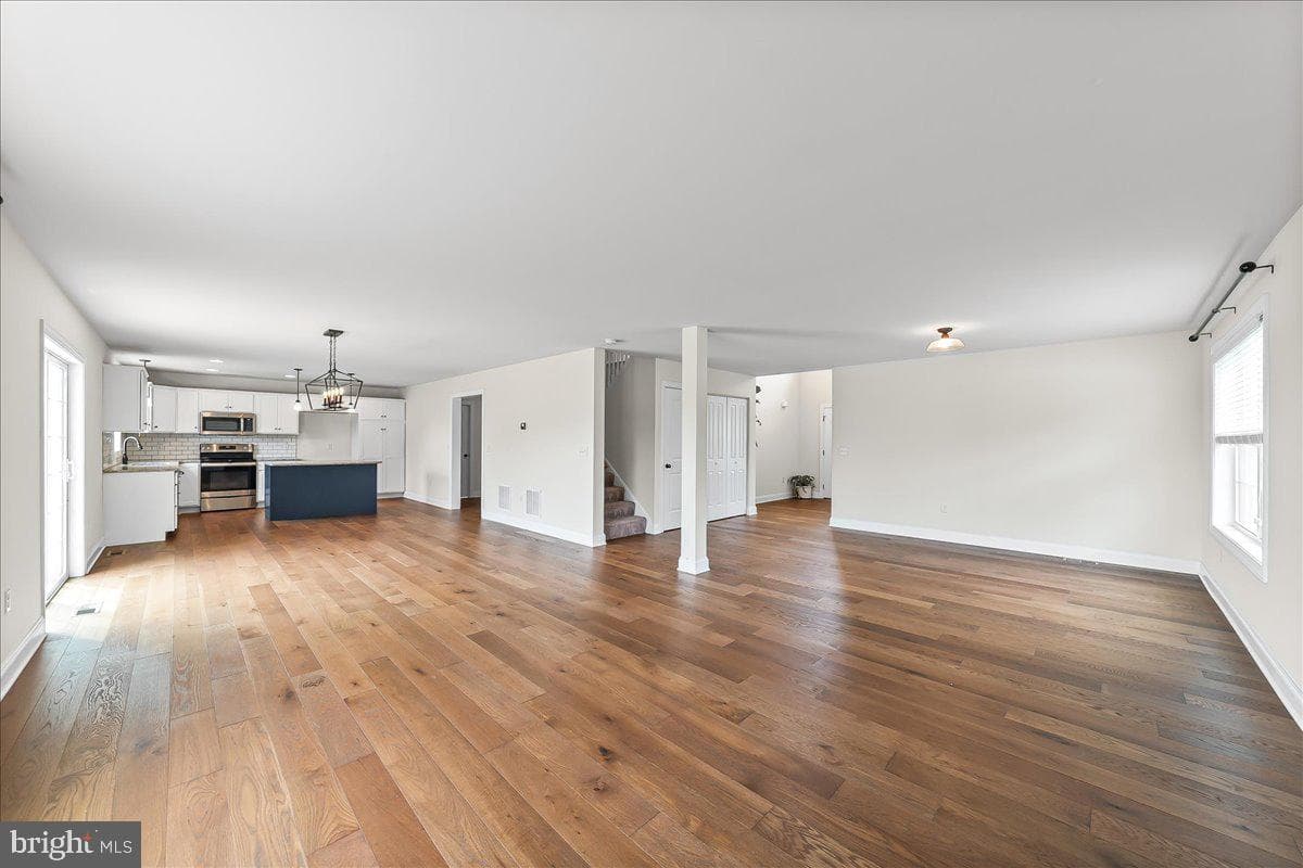 100 Magnolia Lane photo 13