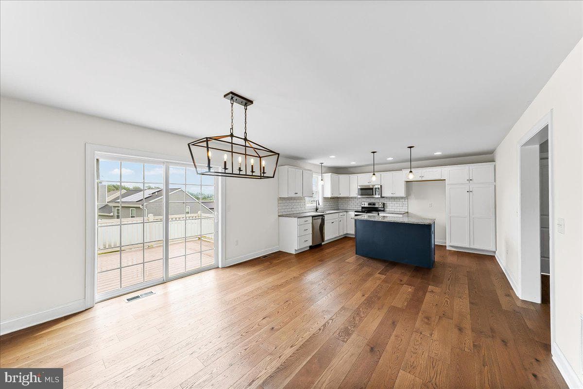 100 Magnolia Lane photo 15