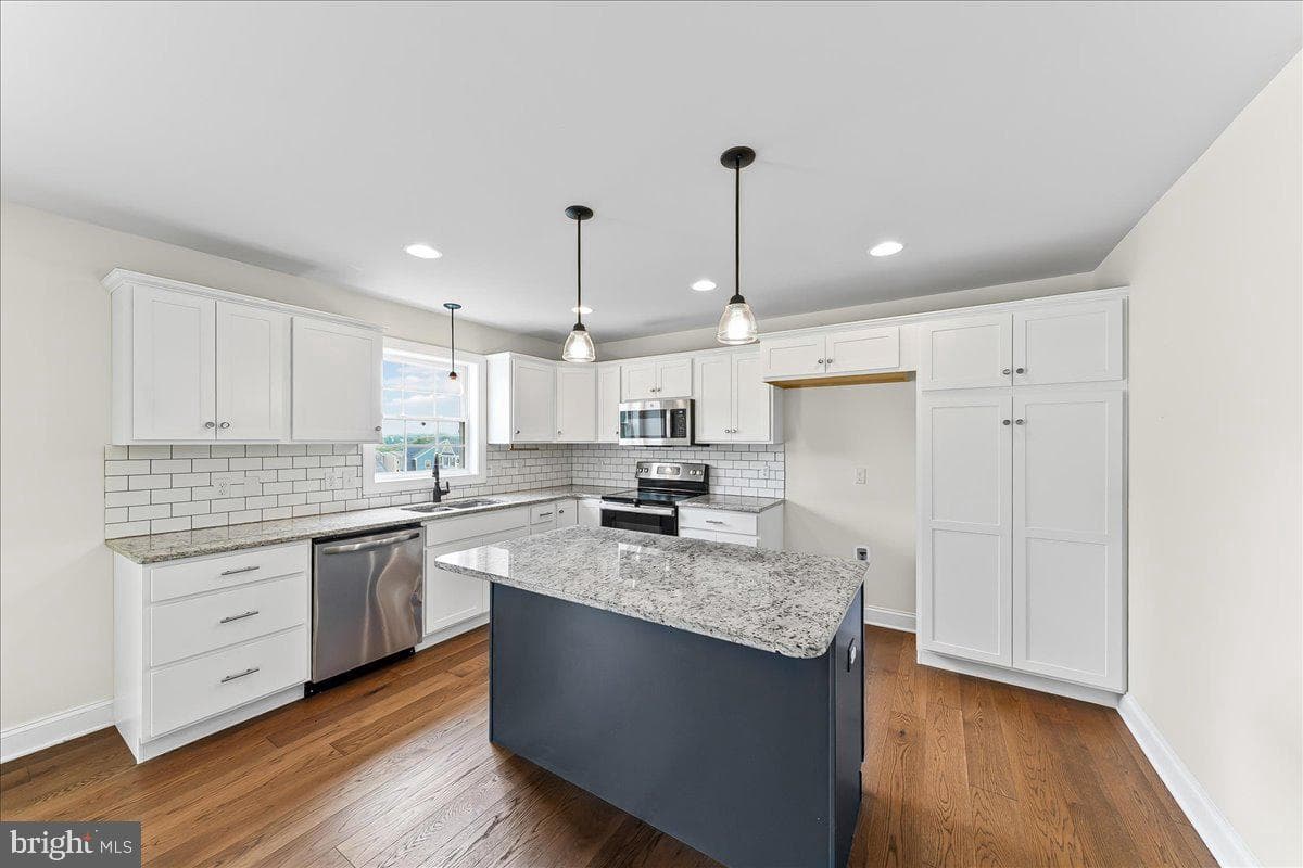 100 Magnolia Lane photo 16