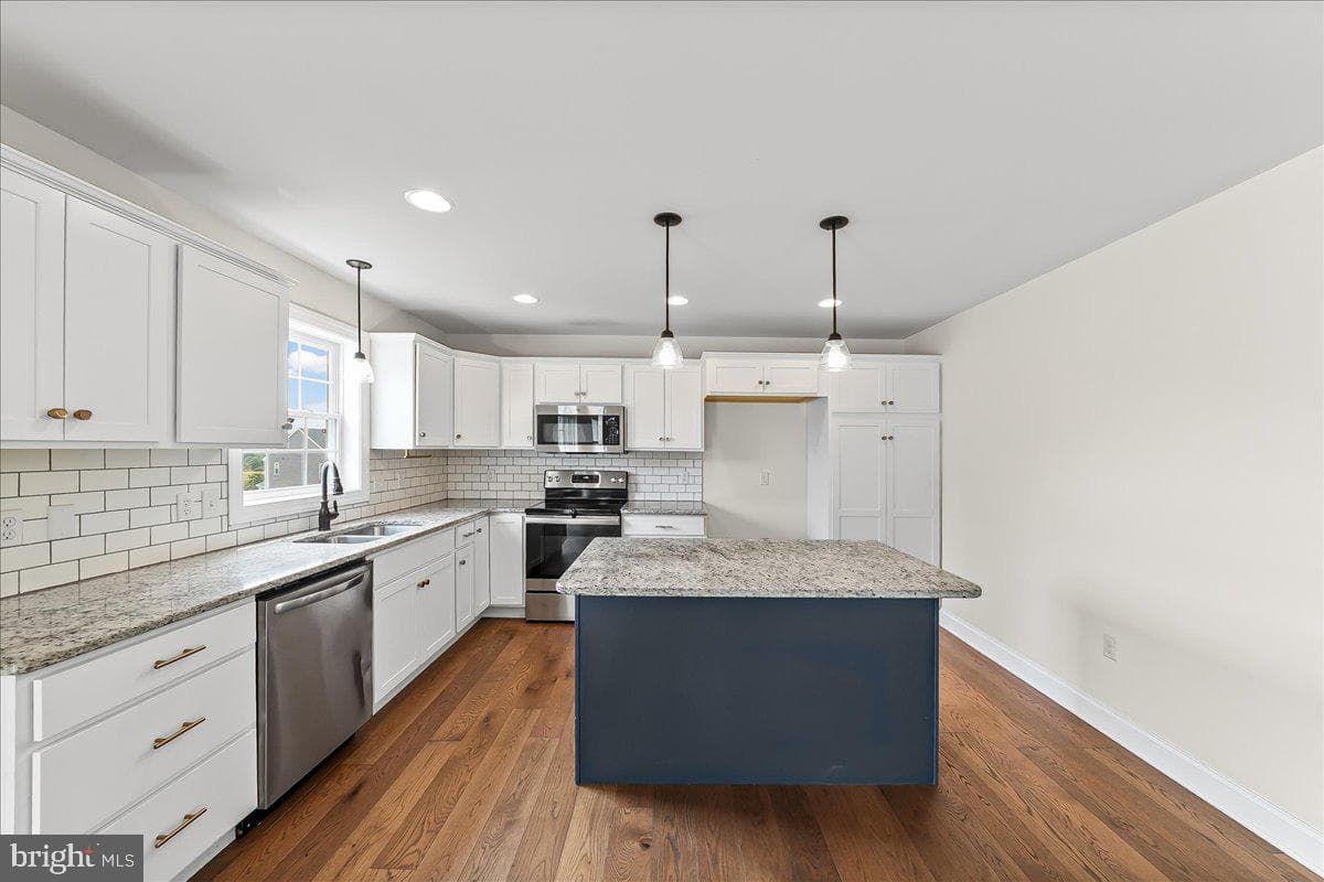 100 Magnolia Lane photo 17