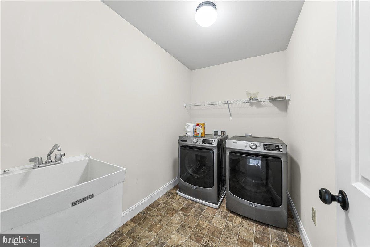 100 Magnolia Lane photo 24