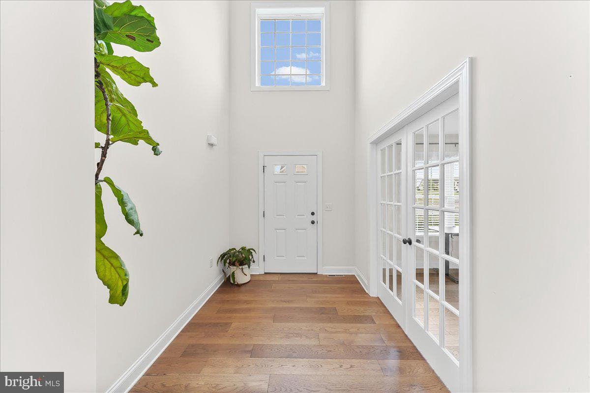 100 Magnolia Lane photo 3