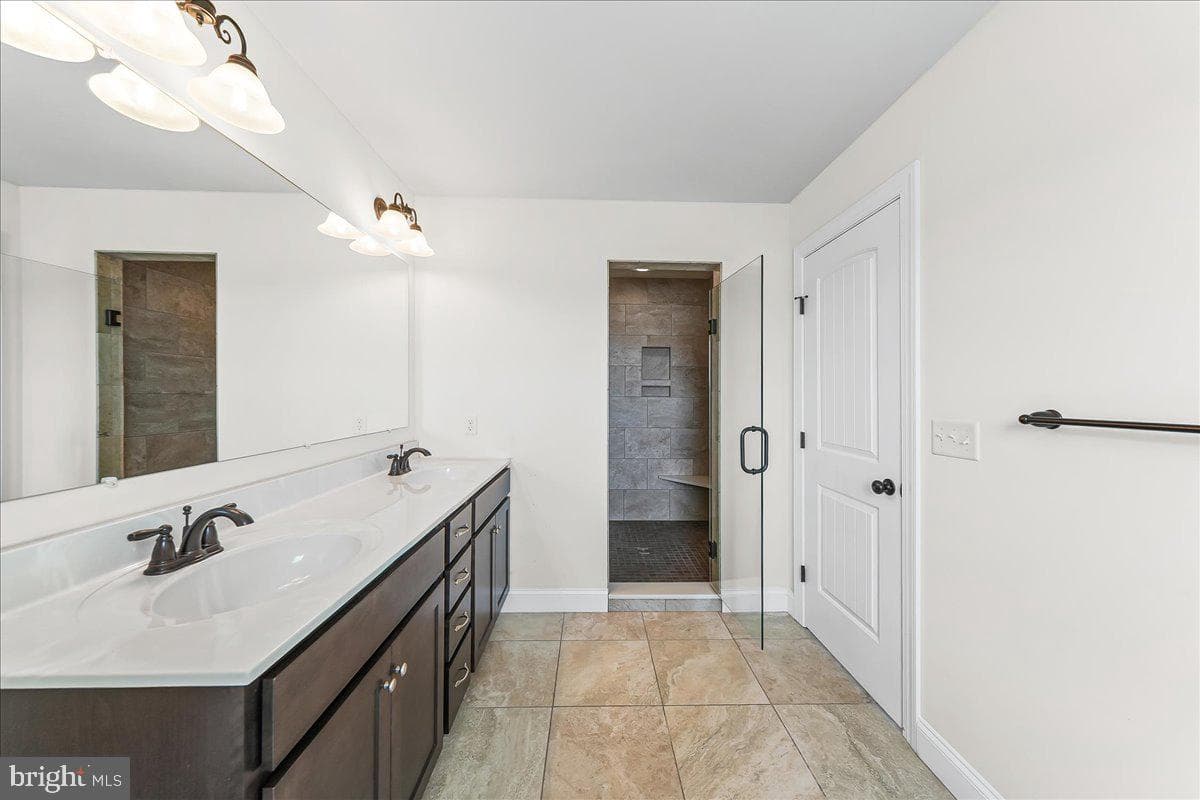 100 Magnolia Lane photo 32