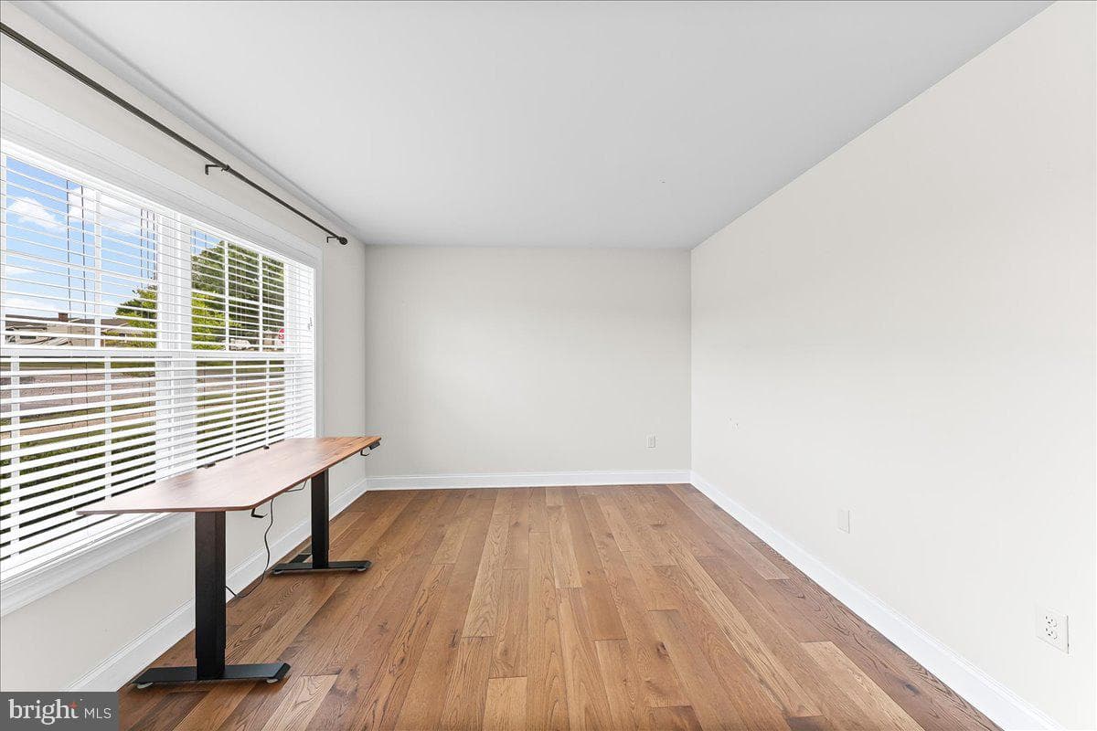 100 Magnolia Lane photo 5