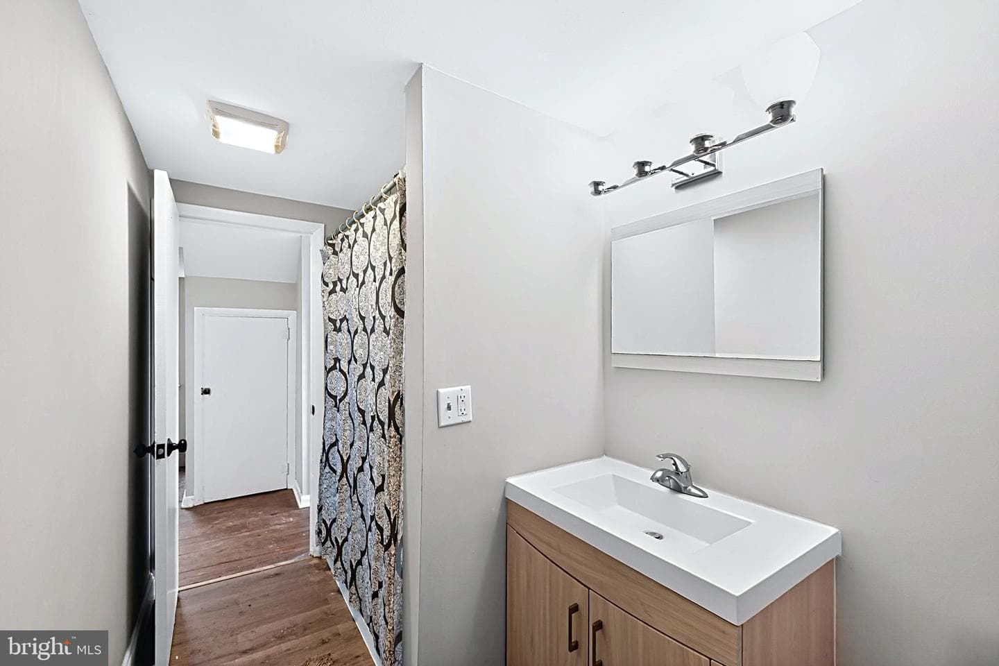 35 W Main photo 14