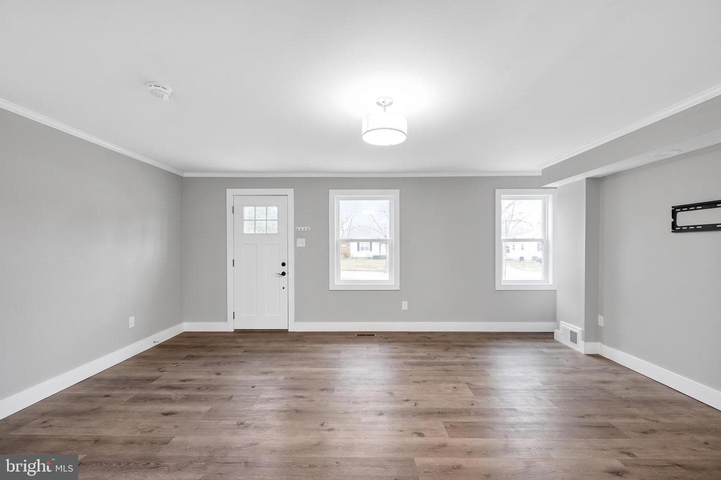 35 W Main photo 3