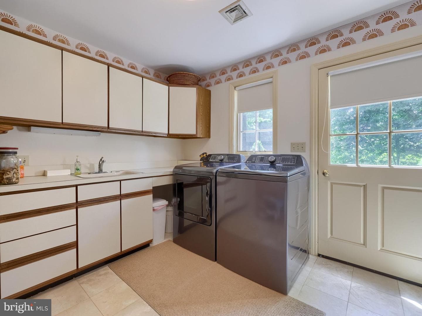 1591 Mission Road photo 32