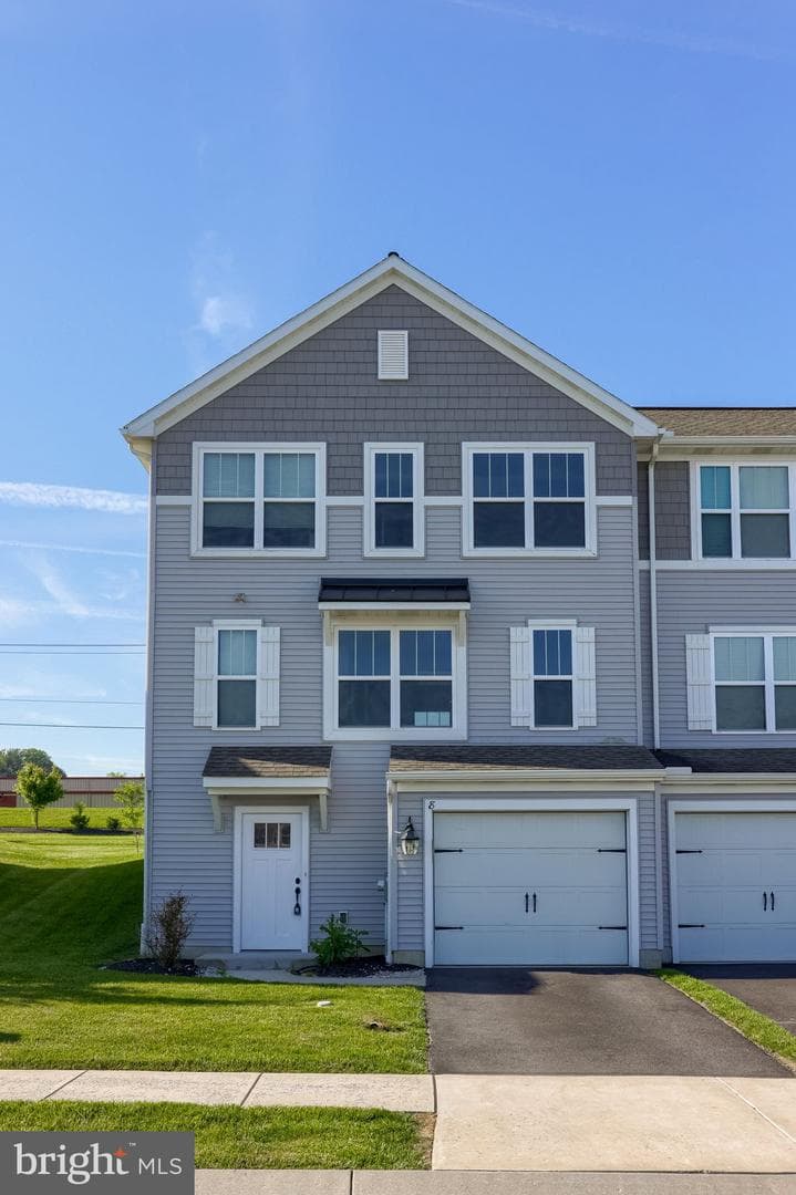 8 Southside Drive photo 1