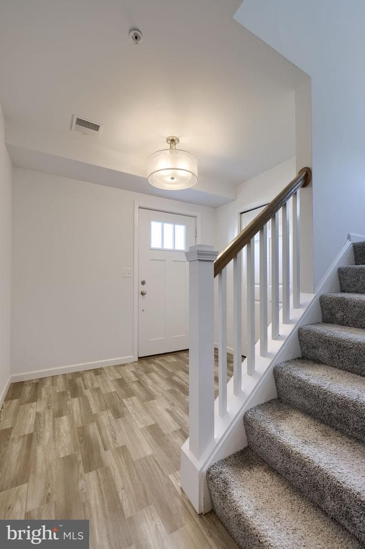 8 Southside Drive photo 3