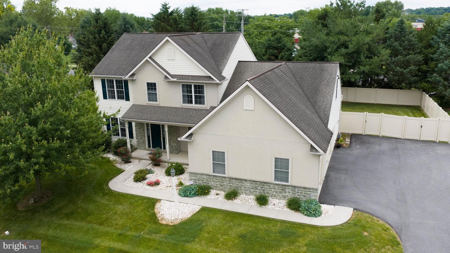 20 Lewiston Circle, Lancaster