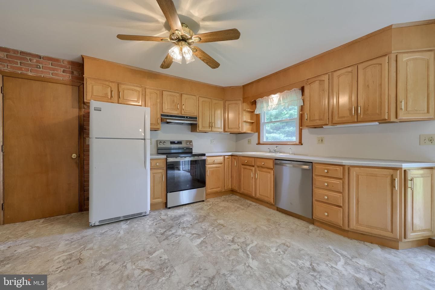 485 Summit Drive photo 7