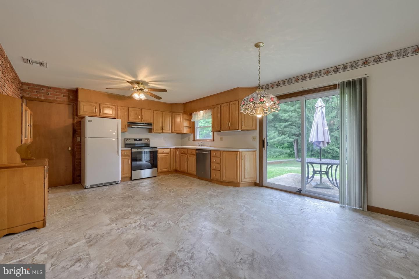 485 Summit Drive photo 9