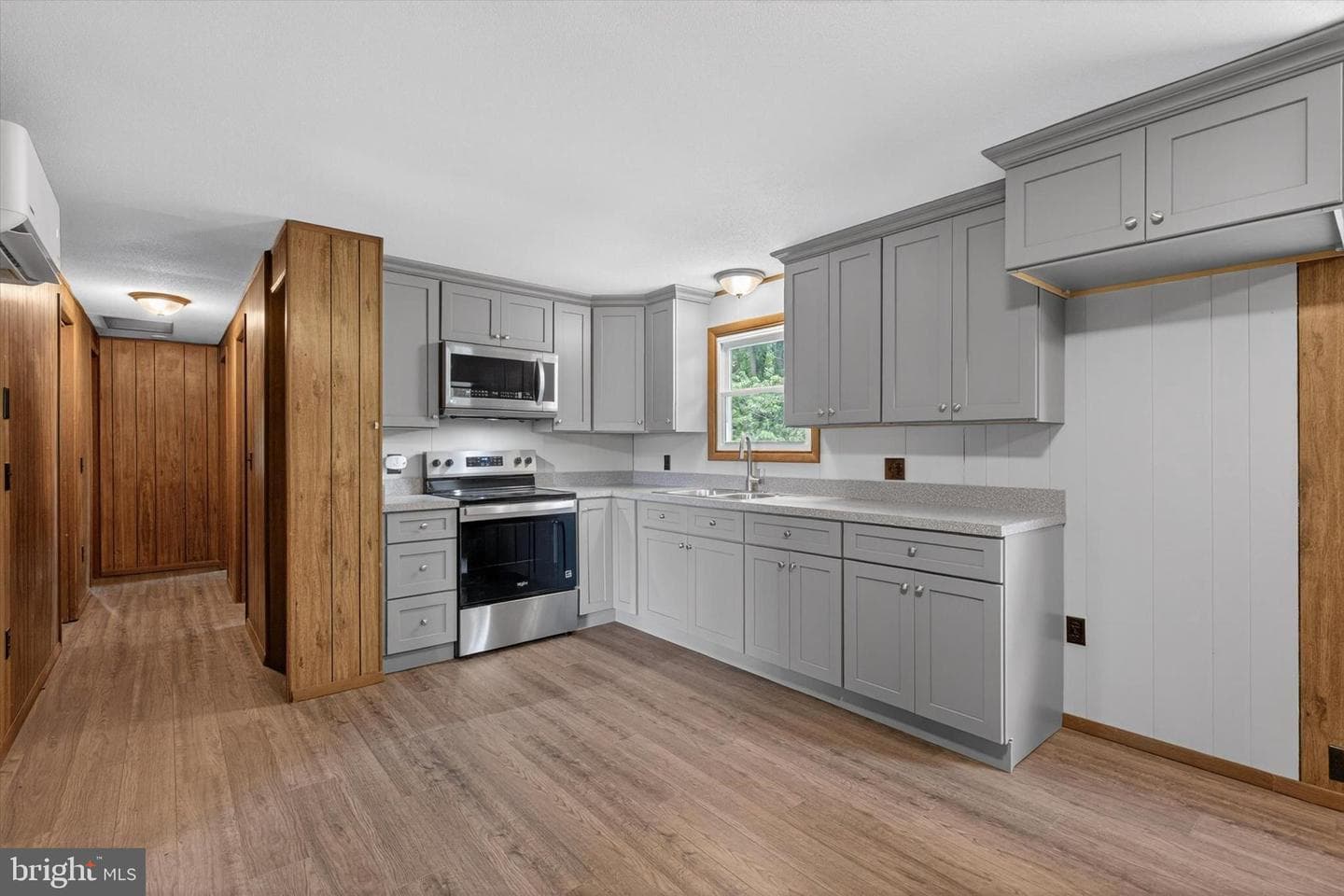 1048 Creek Road photo 6
