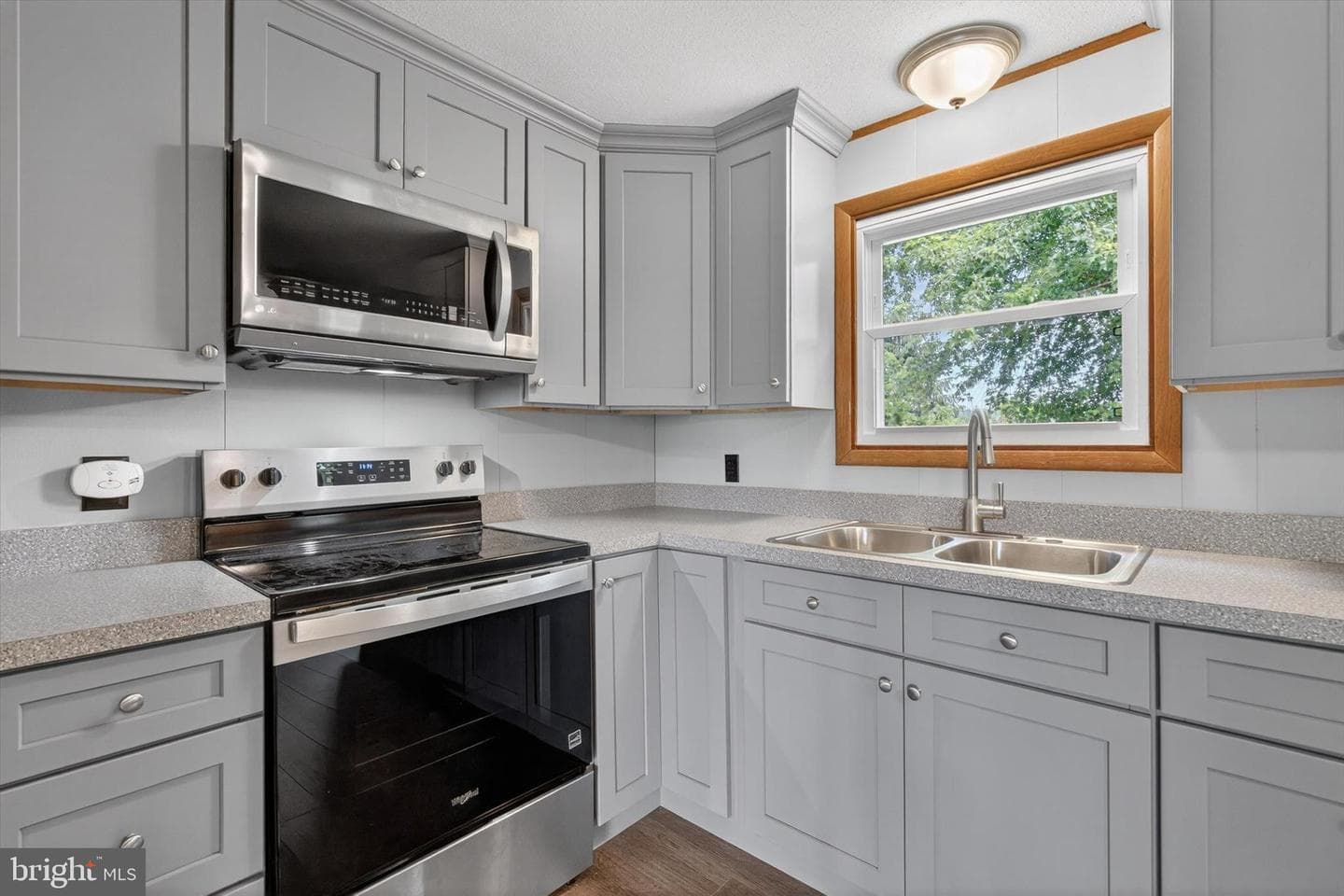 1048 Creek Road photo 8