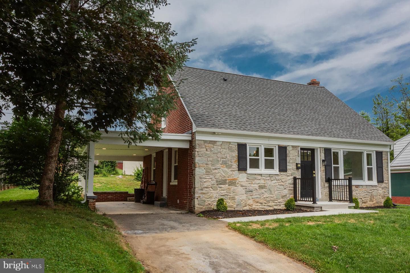 1307 Meadowcreek Lane, Lancaster