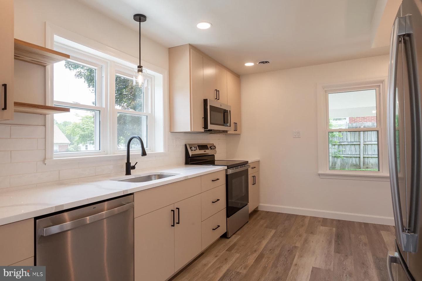 1307 Meadowcreek Lane photo 4