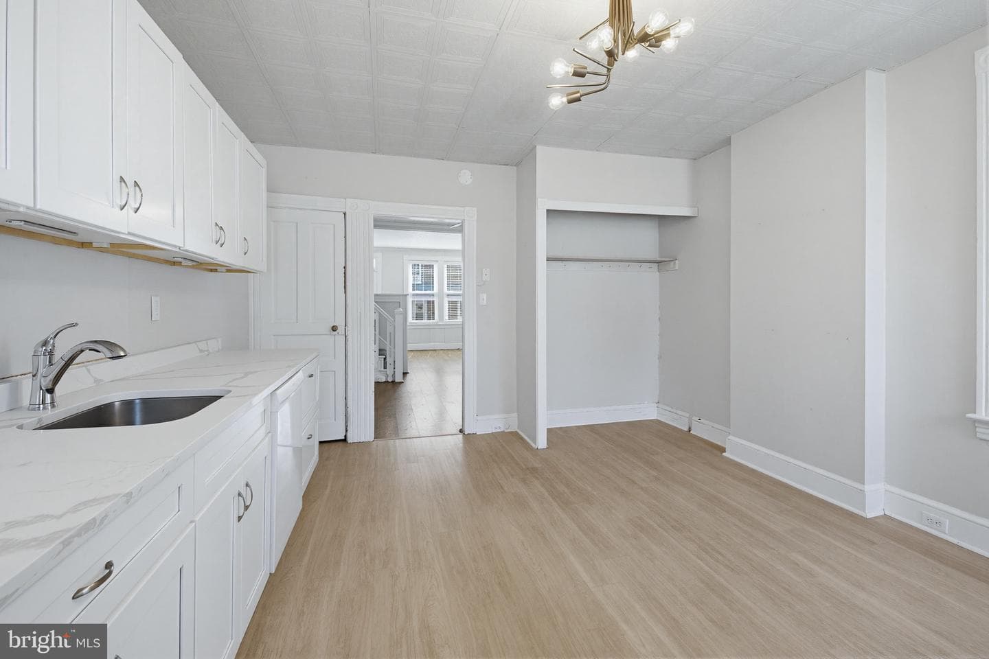 139 Crystal Street photo 8