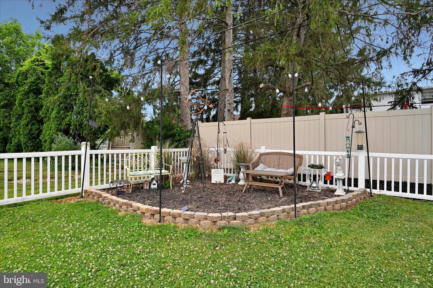 161 N Laurel Street photo 34