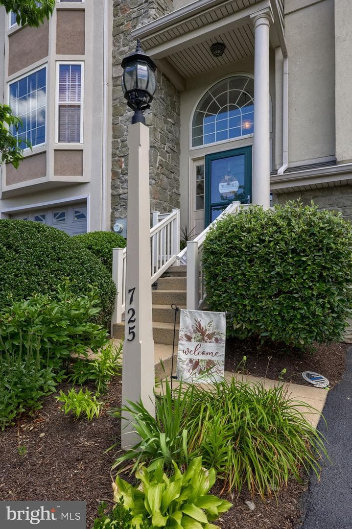 725 Skywalk Lane, Lancaster