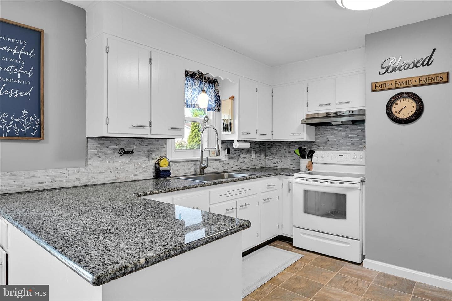 878 Church Street photo 12