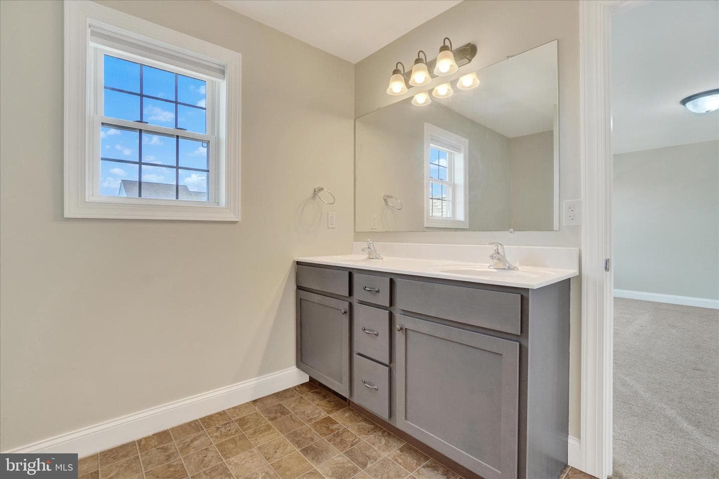 140 Ridgefield Drive photo 17