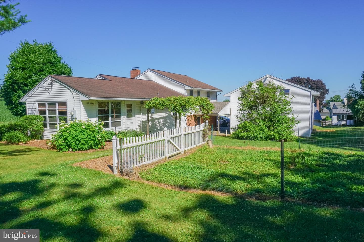 379 Hilldale Road photo 2
