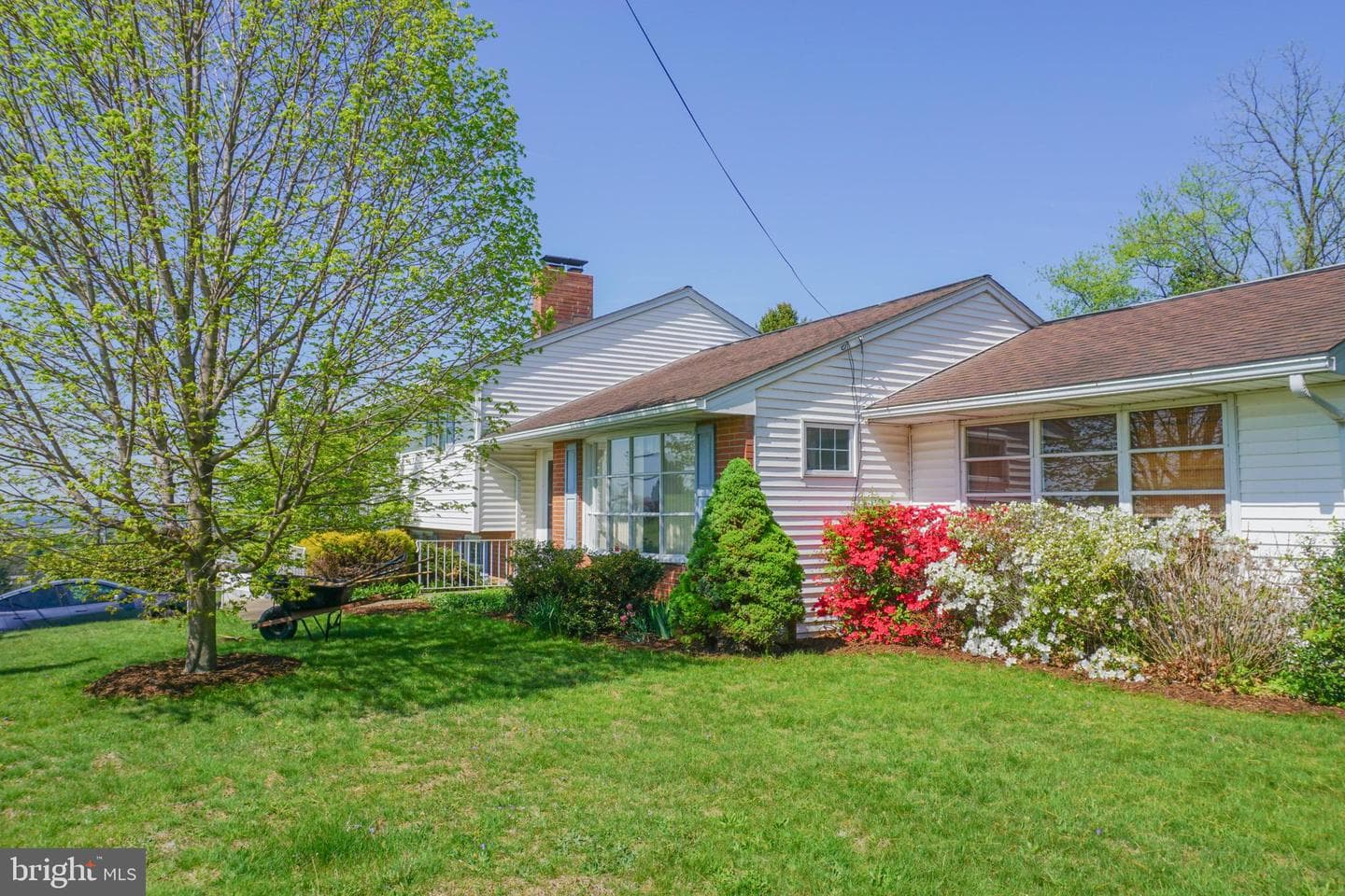379 Hilldale Road photo 3