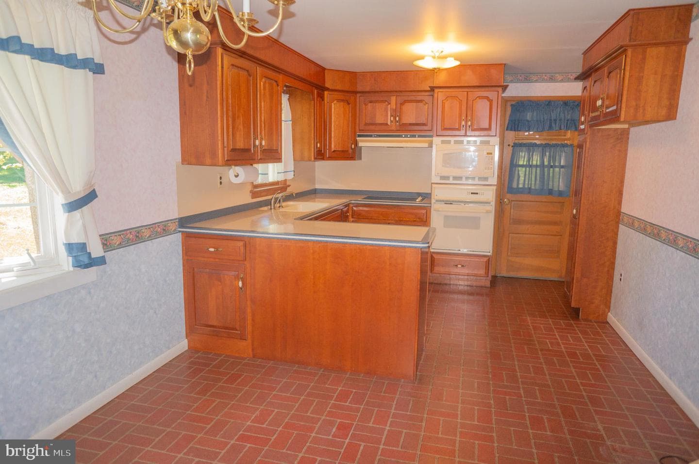 379 Hilldale Road photo 34