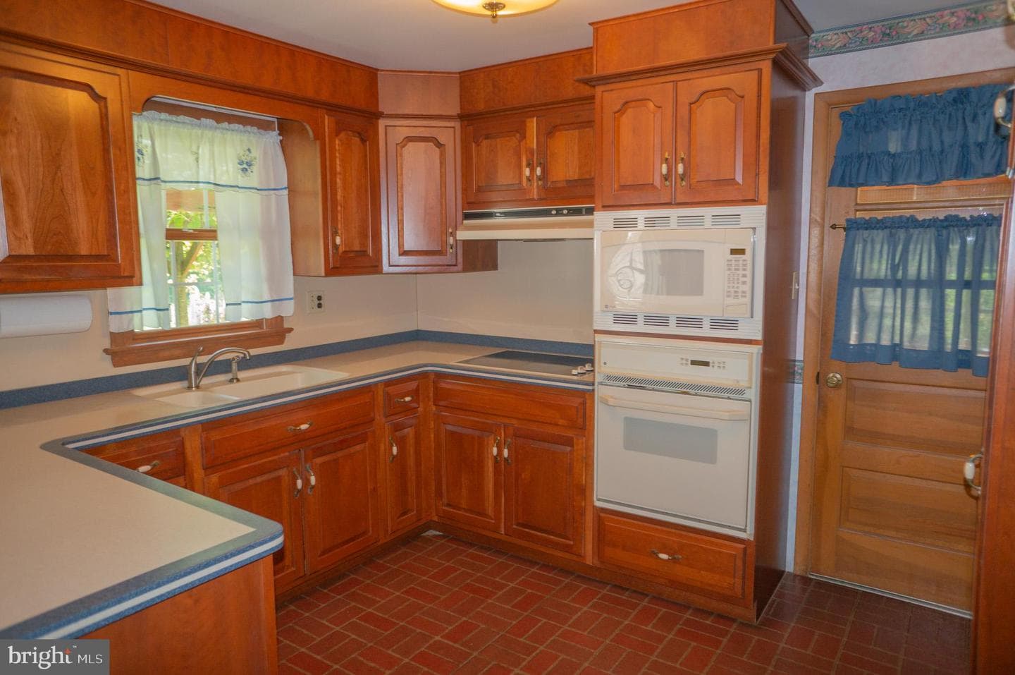 379 Hilldale Road photo 35