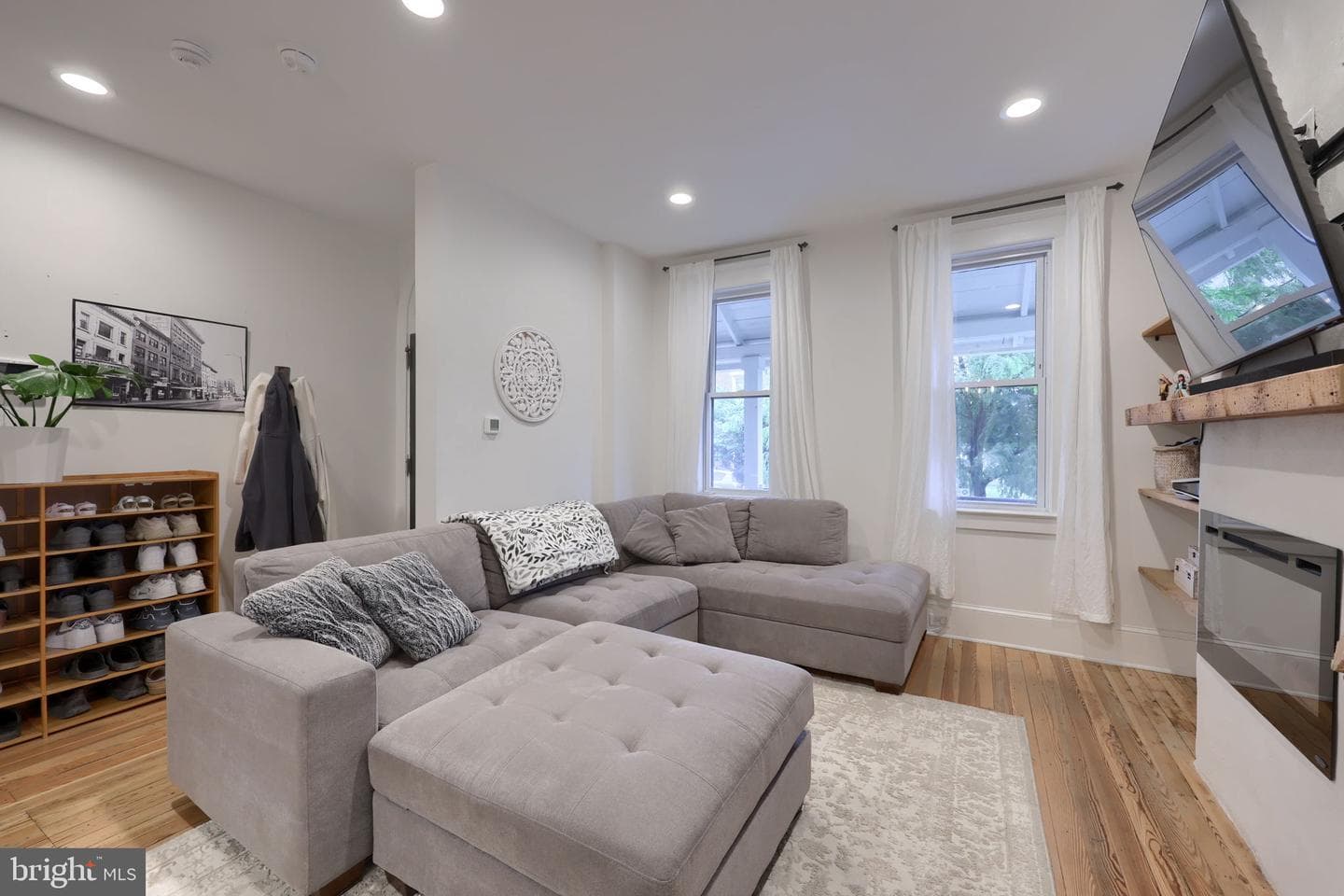 714 Manor Street photo 11